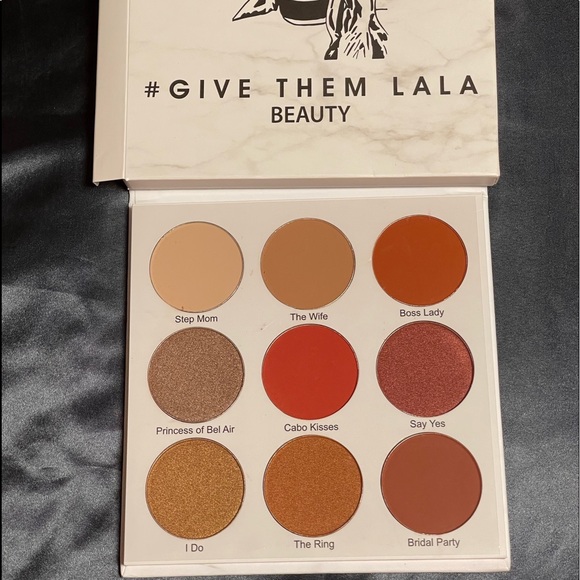 #Give Them Lala Beauty palette - Picture 1 of 2
